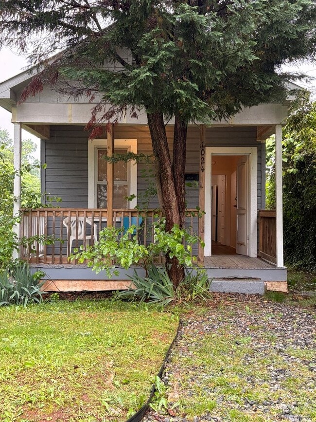 Primary Photo - Cozy 1-Bedroom Home Available Now in Winst...