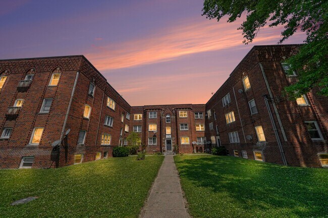 Building Photo - 564 Glenwood Ave