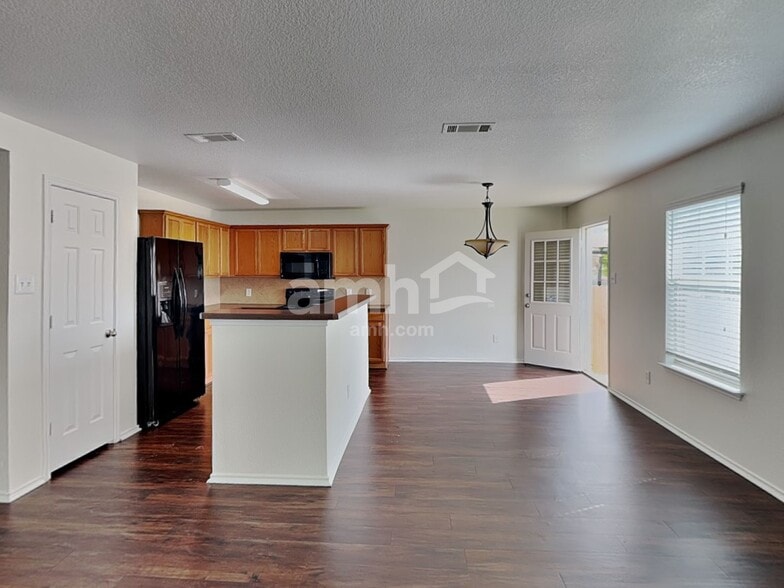 Building Photo - 14117 Cochise Dr