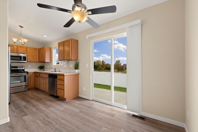 Building Photo - 3761 Mt Flora St