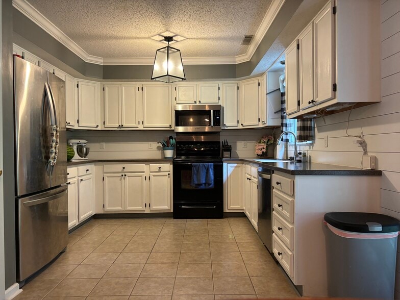 Building Photo - 2501 Water Run Ct