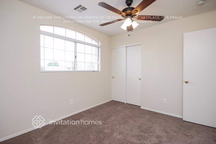 Building Photo - 6887 W Via Del Sol Dr
