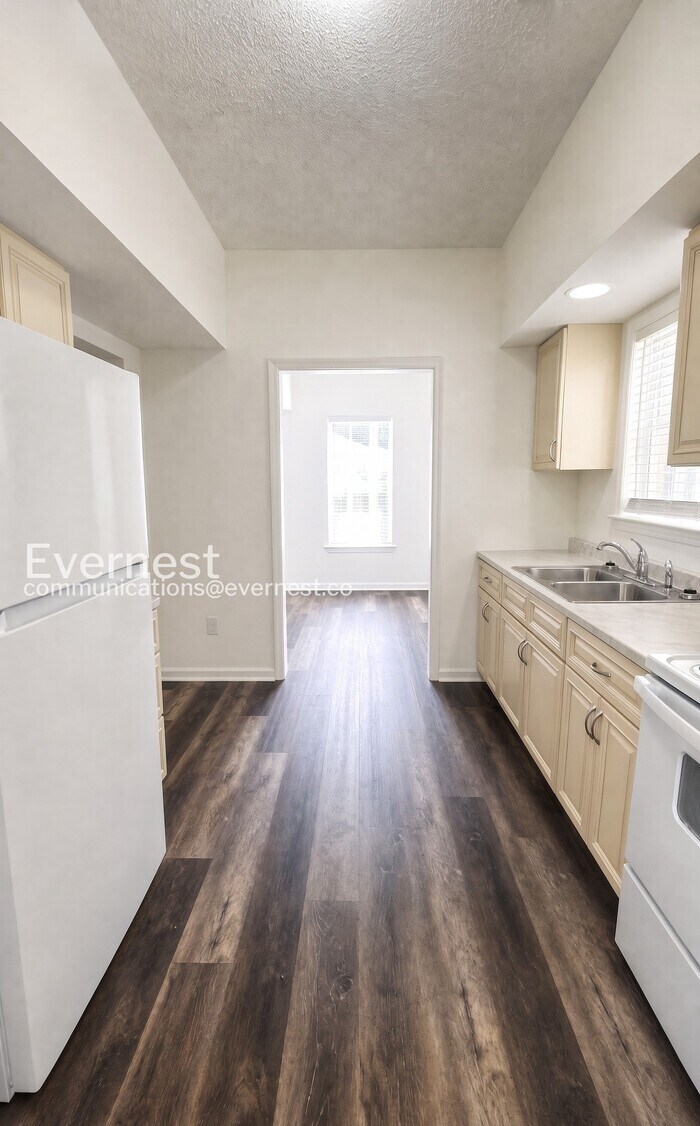 Building Photo - 4340 Wakeman Dr