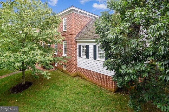 Building Photo - 9880 Palace Green Way