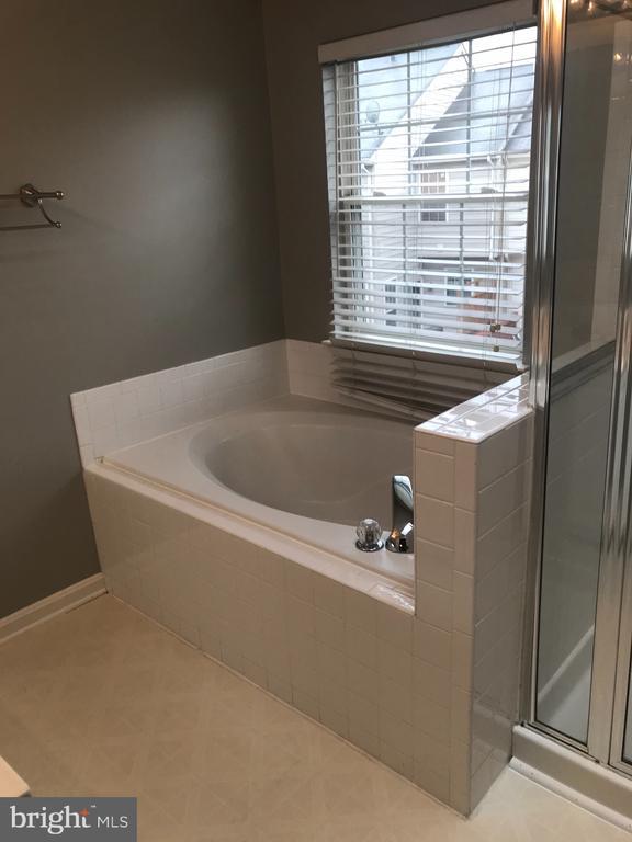 Building Photo - 4662 Deerwatch Dr