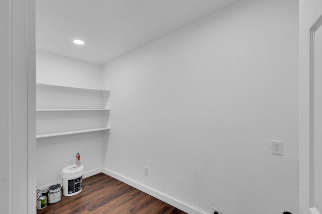 Building Photo - 6124 Sundown Dr