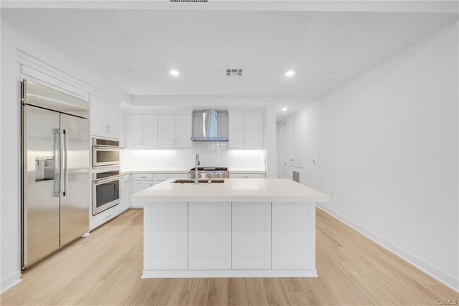 Building Photo - 2205 Rivington