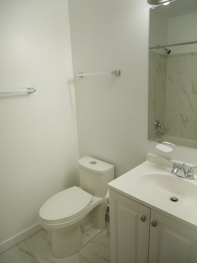 Building Photo - 4 Bedroom Townhome- Silver Spring, MD