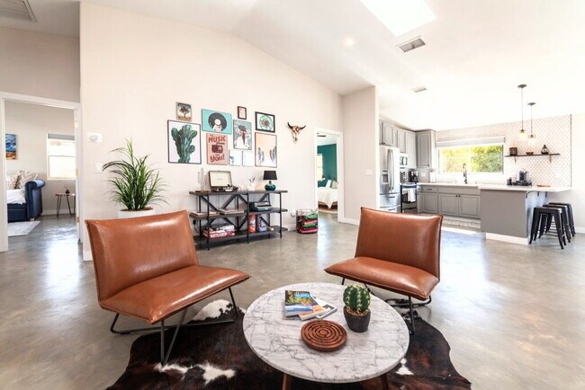 Building Photo - Rare Opportunity for Spacious, Modern Sout...