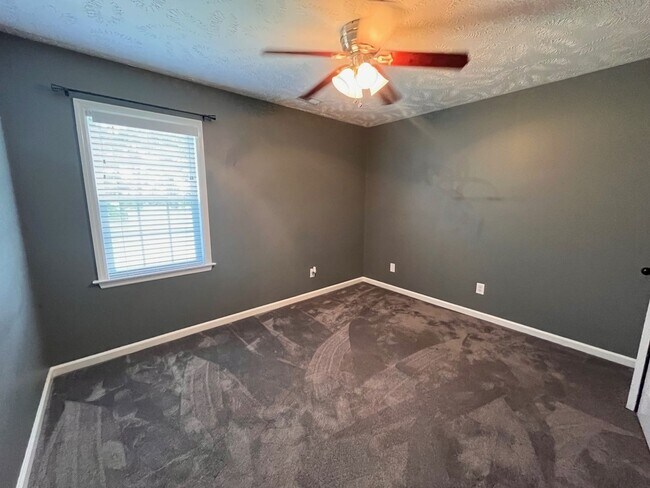 Building Photo - Avail NOW'n ROCK CREEK!