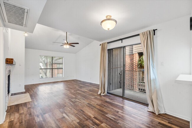 Building Photo - 3100 Walnut Bend Ln