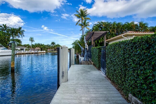 Building Photo - 2085 Ixora Rd