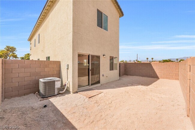 Building Photo - 2204 Abraham Ave