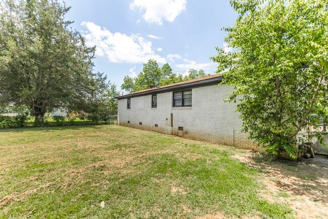 Building Photo - 1032 Taylors Mill Rd