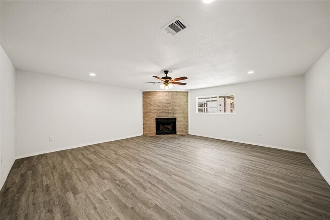 Building Photo - 3214 Brea Crest St