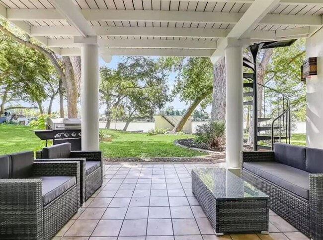 Building Photo - 1263 Terminal Loop Rd