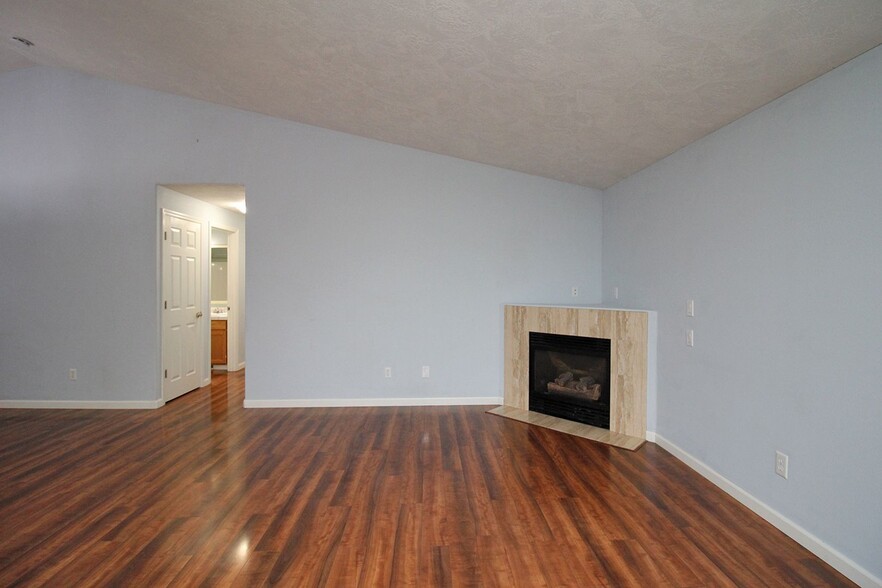 Building Photo - 601 SE 71st Ave