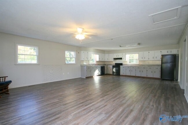 Building Photo - 8848 Sims Rd