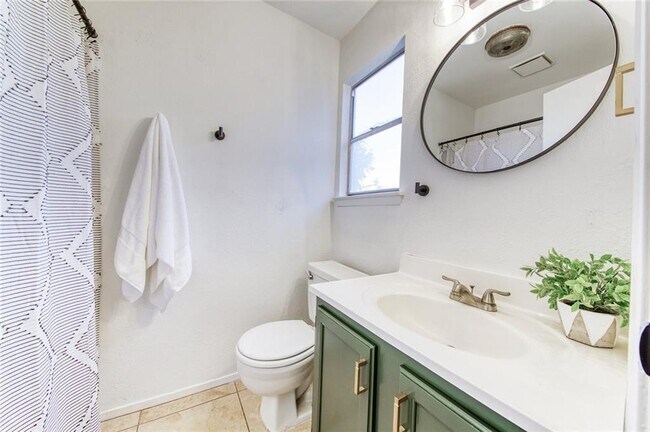 Building Photo - 1465 S Meadows Dr