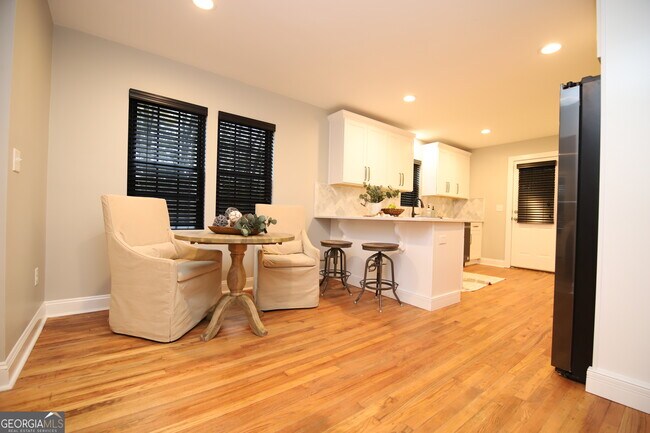 Building Photo - 1007 Vernon St