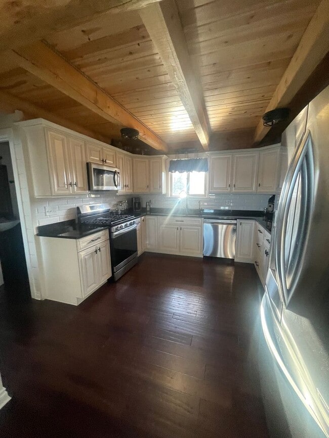 Building Photo - Amazing custom built Alaskan Log home acro...