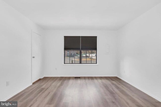 Building Photo - 21 Uxbridge Pl