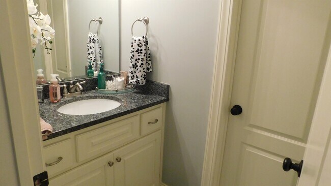 Building Photo - 400 Beaumont Park Cir