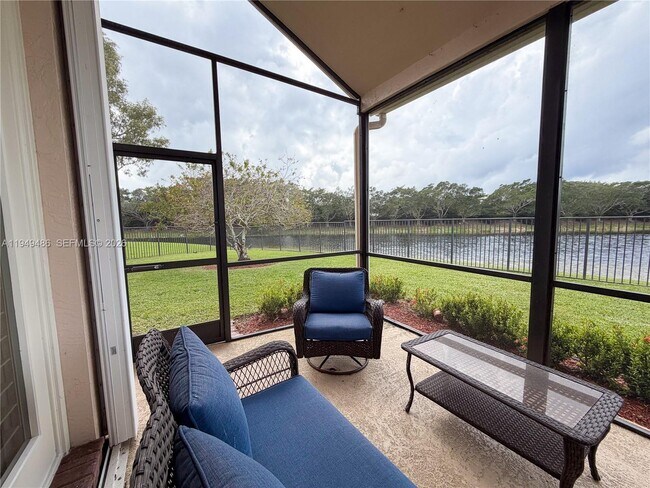 Building Photo - 3279 Huntington