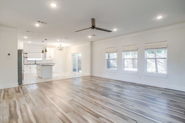 Building Photo - Beautiful New Build in Heart of Fort Worth!