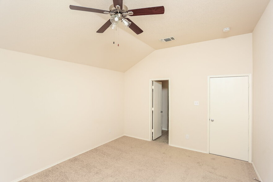 Building Photo - 10849 Braemoor Dr