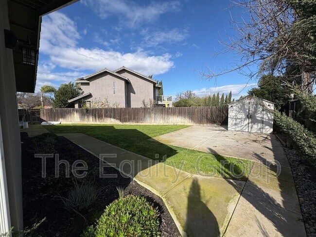 Building Photo - 540 W Birch Ct