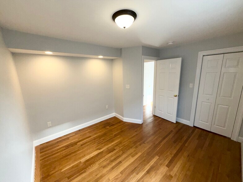 Building Photo - 28 Olney St