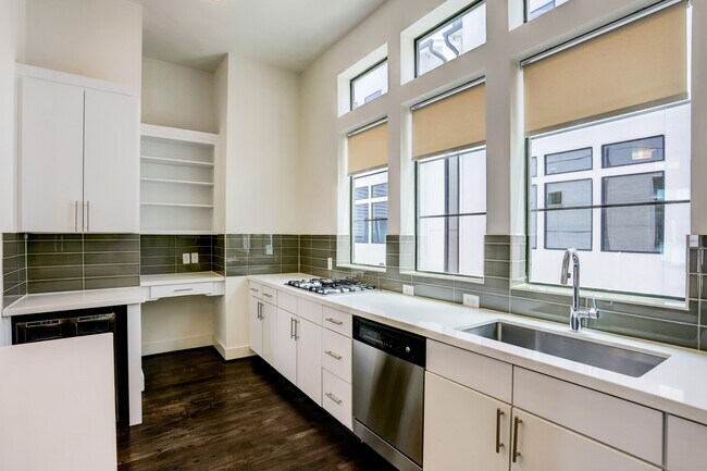 Building Photo - 2106 Colorado St