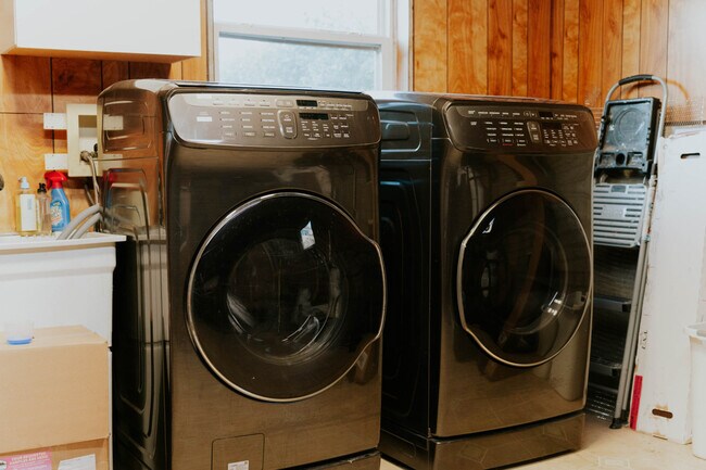 Building Photo - 5008 Onstad St