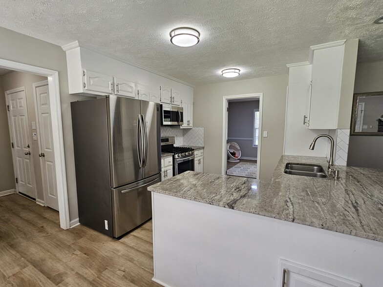 Kitchen - 6483 Gaddis Dr