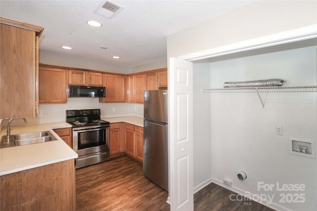 Building Photo - 771 Rebecca Jane Dr
