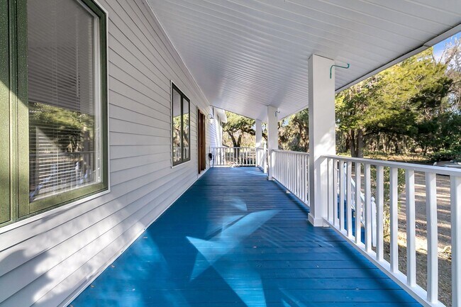 Building Photo - 5844 Hart Rd