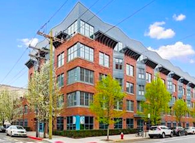 Building Photo - 727 Monroe St