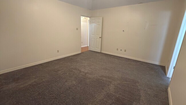 Building Photo - 2106 Middle Creek Blvd