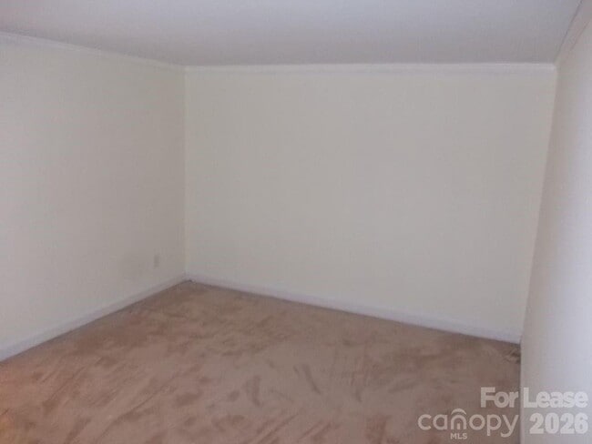 Building Photo - 2746 Dogwood Ave