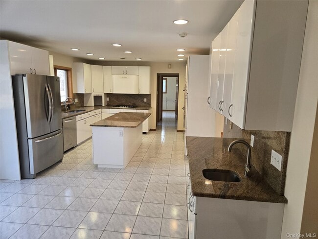 Building Photo - 11 Secor Ct