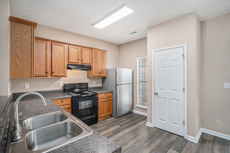 Building Photo - 4155 Park Chase Dr
