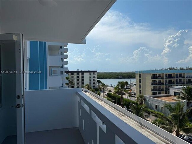 Building Photo - 3111 N Ocean Dr
