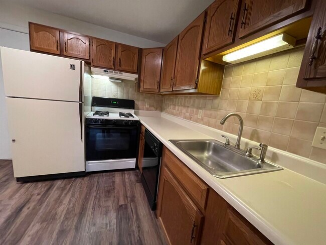 Building Photo - 379 Huse Rd