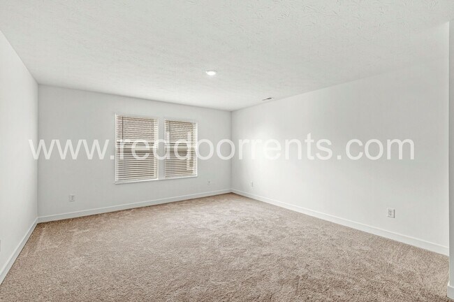 Building Photo - 2224 Boxwood Dr