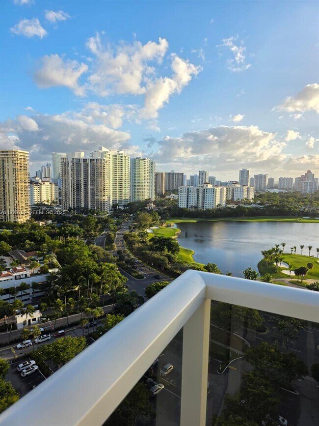 Building Photo - 3701 N Country Club Dr