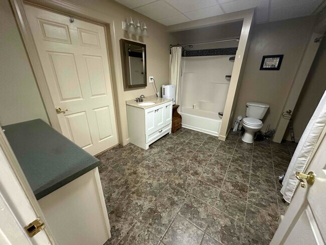 Building Photo - 691 Bear Creek Rd