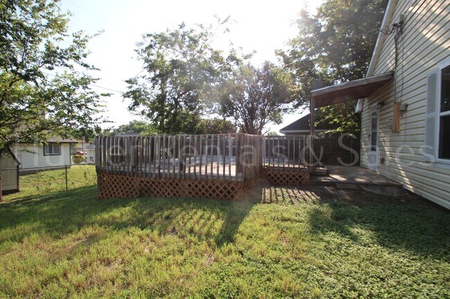 Building Photo - Two Story Willowsprings Home