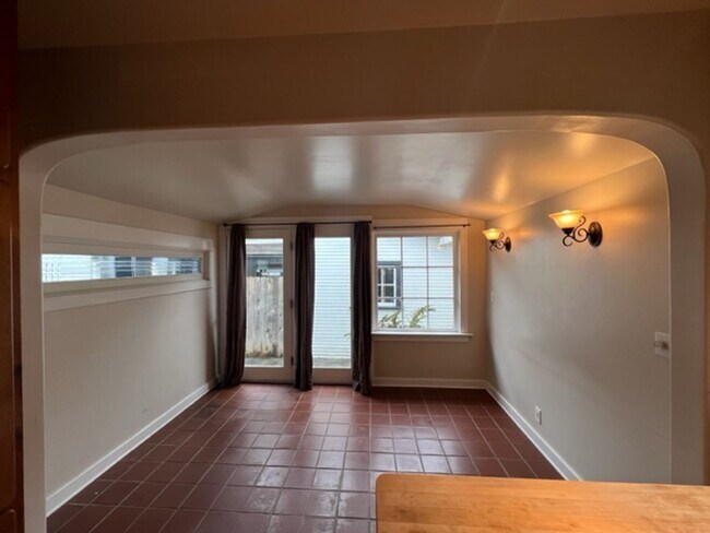 Building Photo - 2520 H St