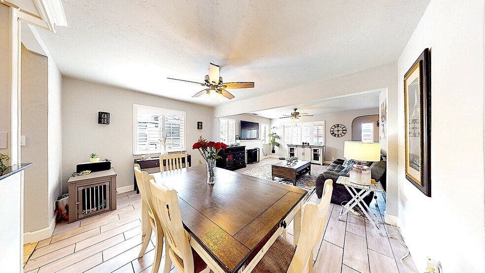 Building Photo - 204 N Santa Ana Ave